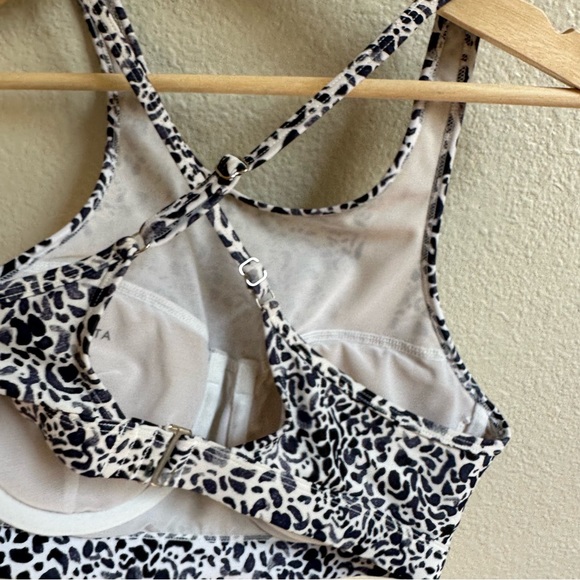 Athleta Zimbabwe High Neck Swim Bikini Size 34B/C Top White Black Blue - Picture 6 of 11